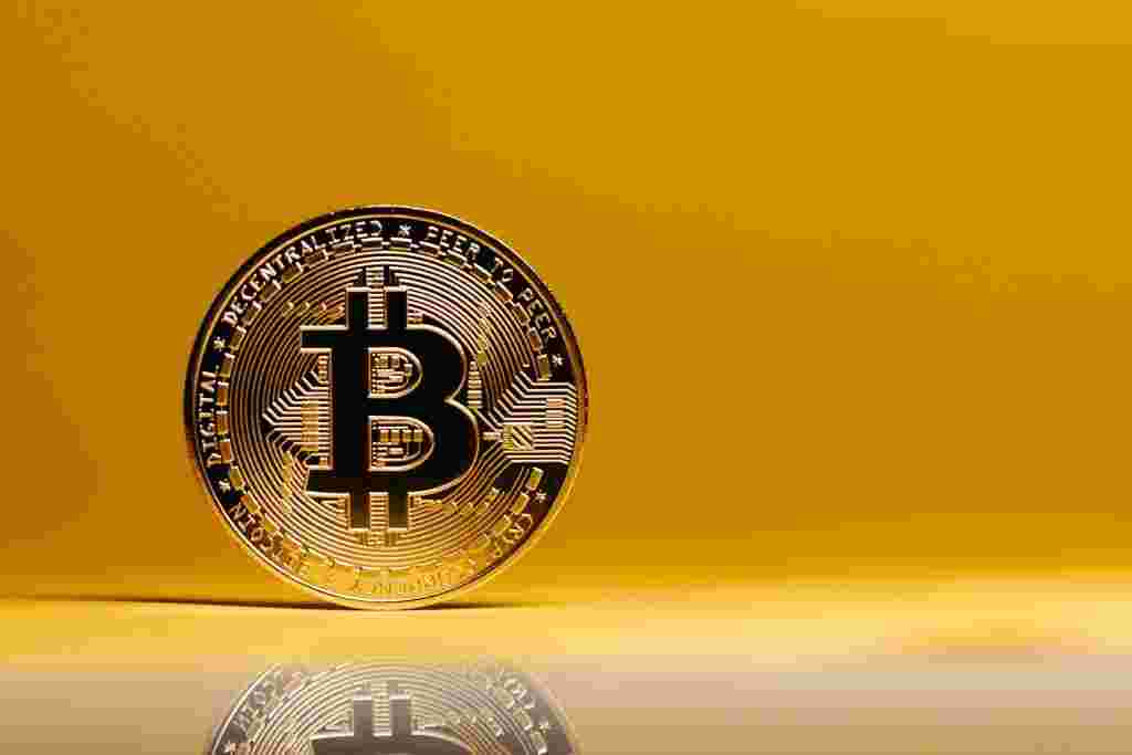 Peter Schiff Exults as Gold Hits Peak, Dismisses Bitcoin's Value