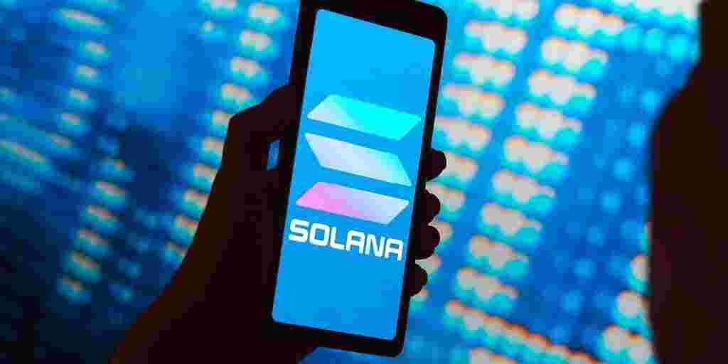 Solana Rises 4% Amidst Growth in Meme Coins and Altcoins