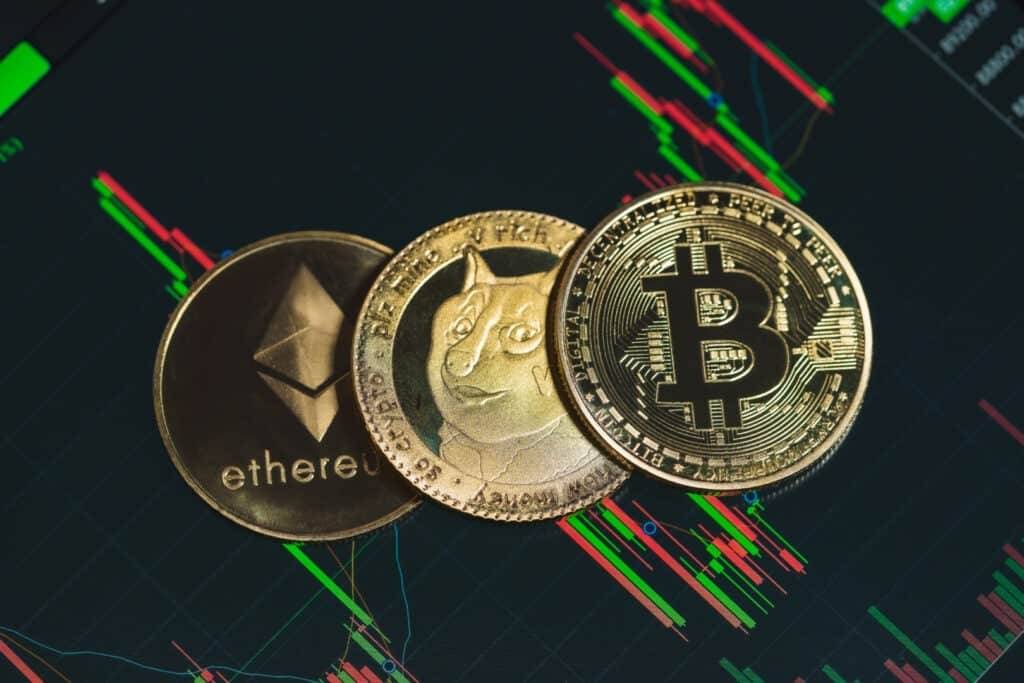 Crypto Downward Trend Continues: Analysts Predict Targets for BTC, ETH, DOGE