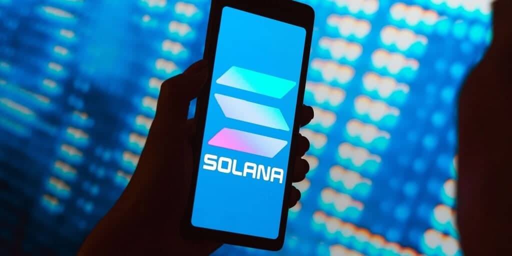 Solana Plummets 8%: Dogwifhat, Billy, Neiro's Dive - What's Next for Holders?
