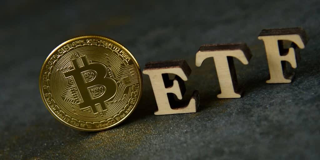 Discover How Investors Cling to BlackRock's Bitcoin ETF Amid Market Surge